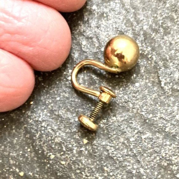 Vintage gold filled brooch and earring pairing - Picture 4 of 5